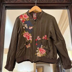 Johnny Was Vintage 💯 silk Embroidered Floral Bomber Jacket